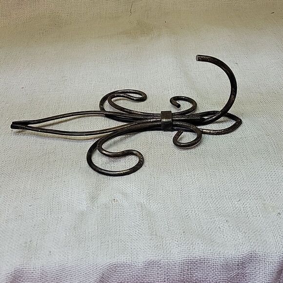 Black Metal Fleur-de-Lis Wall Decor Hooks, 2 Paris Eiffel Tower Ornaments - Picture 3 of 7